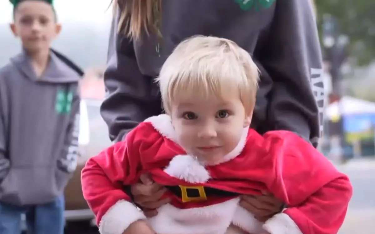 Thị trấn nhỏ ở Mỹ đ&oacute;n Gi&aacute;ng sinh - Ảnh 1.