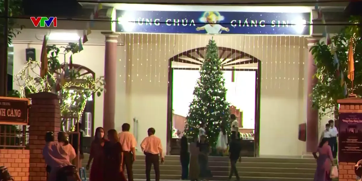 Vượt qua thi&ecirc;n tai, gi&aacute;o xứ v&ugrave;ng lũ Kh&aacute;nh H&ograve;a đ&oacute;n Gi&aacute;ng sinh an l&agrave;nh - Ảnh 2.