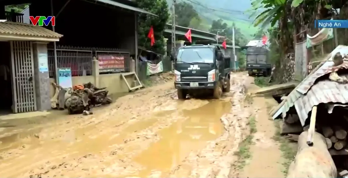 Đường huyết mạch x&atilde; Nga My xuống cấp nghi&ecirc;m trọng sau b&atilde;o lũ - Ảnh 3.