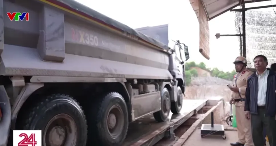 Hải Ph&ograve;ng tăng cường xử l&yacute; xe chở đất qu&aacute; tải sau phản &aacute;nh của VTV - Ảnh 1.