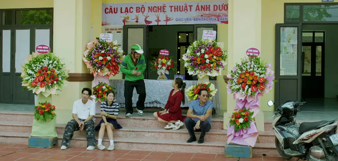 Gia đ&igrave;nh tr&aacute;i dấu - Tập 12: 'Say nắng' nữ nh&acirc;n vi&ecirc;n, anh chủ qu&aacute;n c&agrave; ph&ecirc; ghen với kh&aacute;ch- Ảnh 6.
