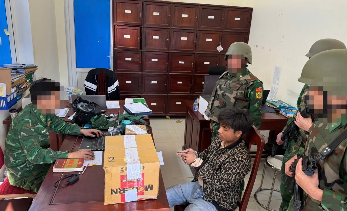 Triệt ph&aacute; chuy&ecirc;n &aacute;n ma t&uacute;y, bắt giữ đối tượng c&ugrave;ng 12.000 vi&ecirc;n ma t&uacute;y tổng hợp- Ảnh 2.