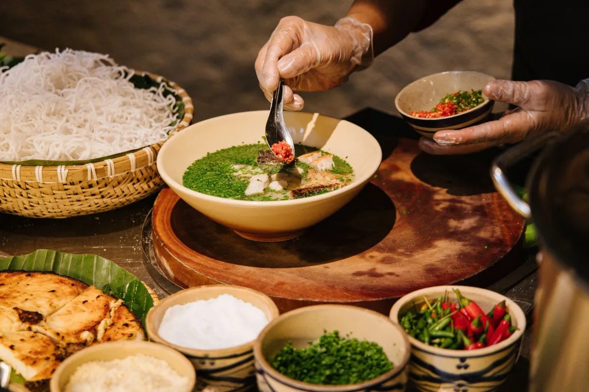 Ẩm thực biển miền Trung: C&acirc;u chuyện sự sống tr&ecirc;n mặt nước qua tay nghề ngư d&acirc;n v&agrave; đầu bếp- Ảnh 1.