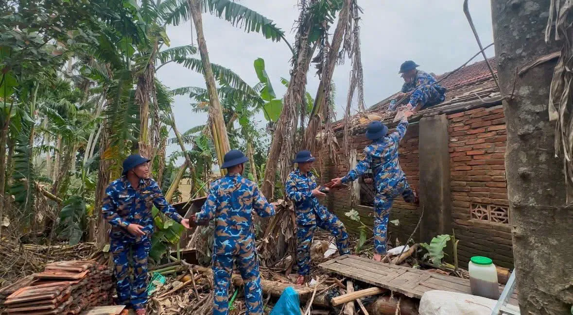 Từ thao trường đến ph&ograve;ng th&iacute; nghiệm: Thi đua trở th&agrave;nh nhịp sống thường ng&agrave;y của người l&iacute;nh - Ảnh 2.
