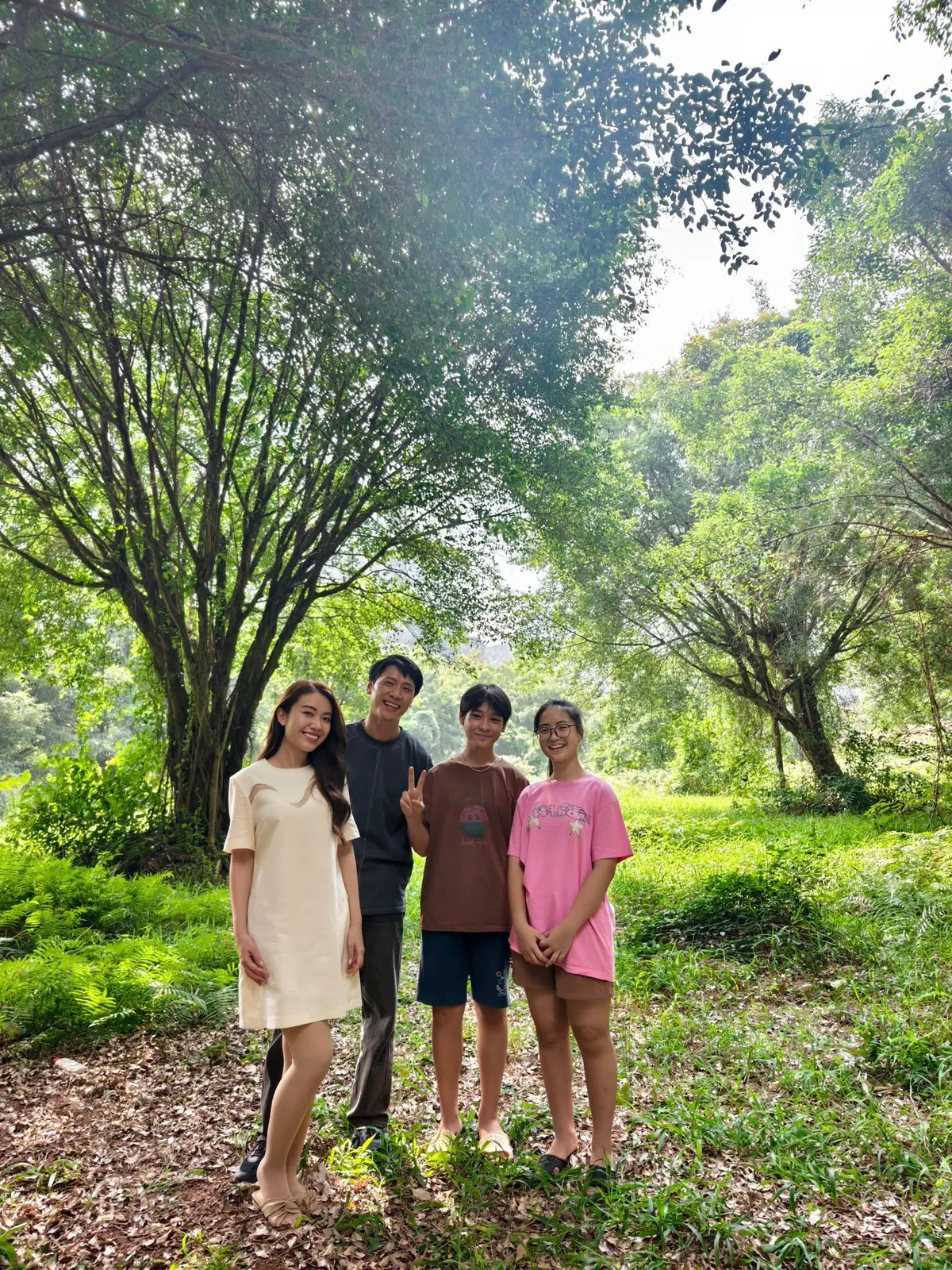 C&aacute;ch em 1 milimet: Nh&oacute;m bạn nghẹt thở chơi tr&ograve; 'v&ograve;ng quay định mệnh' ở l&agrave;ng M&acirc;y - Ảnh 4.