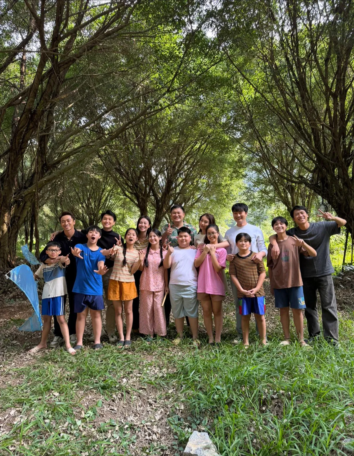 C&aacute;ch em 1 milimet: Nh&oacute;m bạn nghẹt thở chơi tr&ograve; 'v&ograve;ng quay định mệnh' ở l&agrave;ng M&acirc;y - Ảnh 33.