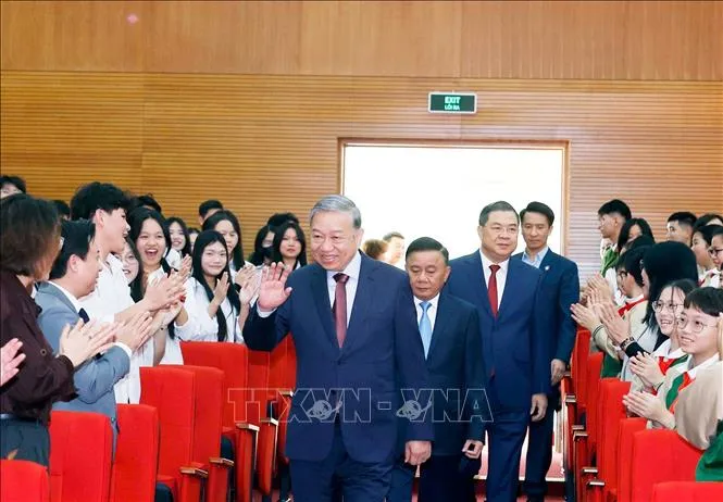 Tổng B&iacute; thư T&ocirc; L&acirc;m dự khai mạc triển l&atilde;m 'Đảng Cộng sản Việt Nam - Từ Đại hội đến Đại hội'- Ảnh 1.