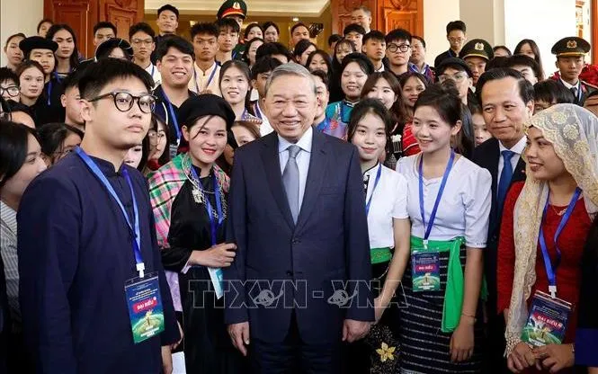 Tổng Bí thư Tô Lâm gặp mặt học sinh, sinh viên, thanh niên dân tộc thiểu số xuất sắc, tiêu biểu. Ảnh: Thống Nhất/TTXVN
