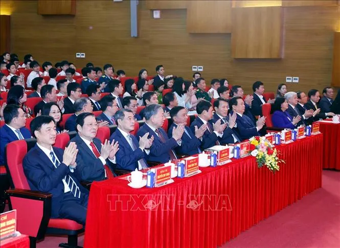 Tổng B&iacute; thư T&ocirc; L&acirc;m dự khai mạc triển l&atilde;m 'Đảng Cộng sản Việt Nam - Từ Đại hội đến Đại hội'- Ảnh 2.