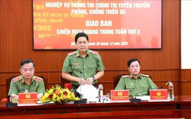 Thiếu tướng Nguyễn Hồng Nguyên, Phó Chánh Văn phòng Bộ Công an, Phó Chỉ huy trưởng Ban Chỉ huy phòng thủ dân sự (Bộ Công an), phát biểu tại hội nghị.