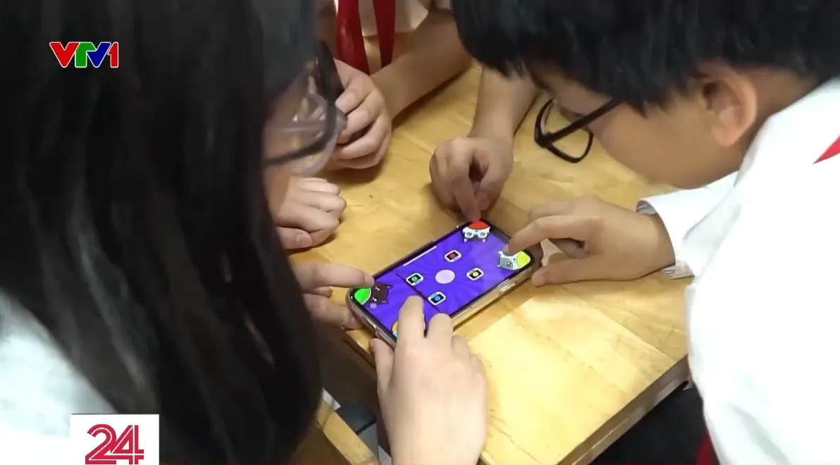 Cấm sử dụng điện thoại trong trường học: Bảo vệ sự ph&aacute;t triển l&agrave;nh mạnh của học sinh - Ảnh 1.