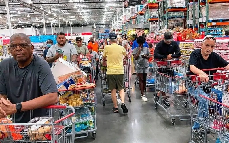 Gần 40% người Mỹ tăng gánh nặng nợ sau mùa mua sắm