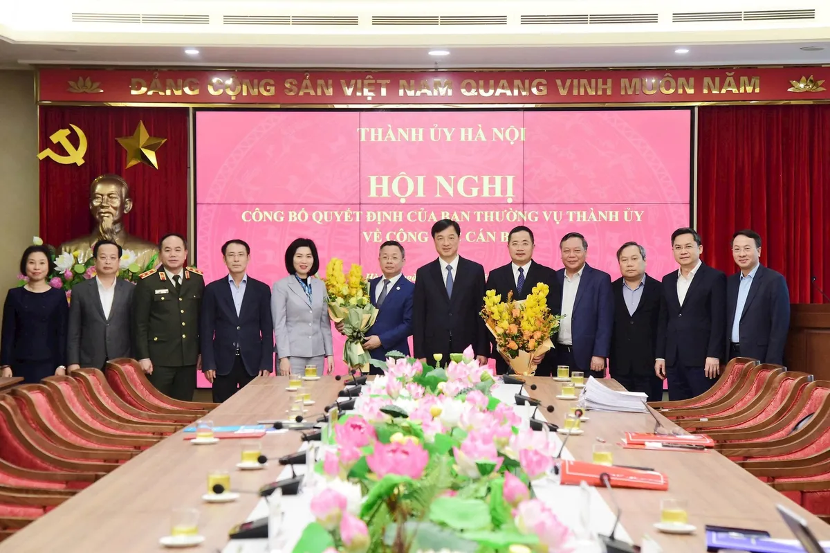 Thiếu tướng Nguyễn Th&agrave;nh Long giữ chức Ch&aacute;nh Văn ph&ograve;ng Th&agrave;nh ủy H&agrave; Nội - Ảnh 1.