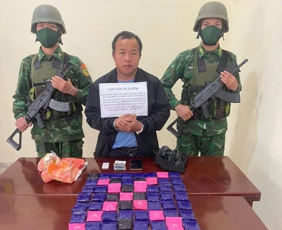 Triệt ph&aacute; chuy&ecirc;n &aacute;n ma t&uacute;y, bắt giữ đối tượng c&ugrave;ng 12.000 vi&ecirc;n ma t&uacute;y tổng hợp- Ảnh 1.