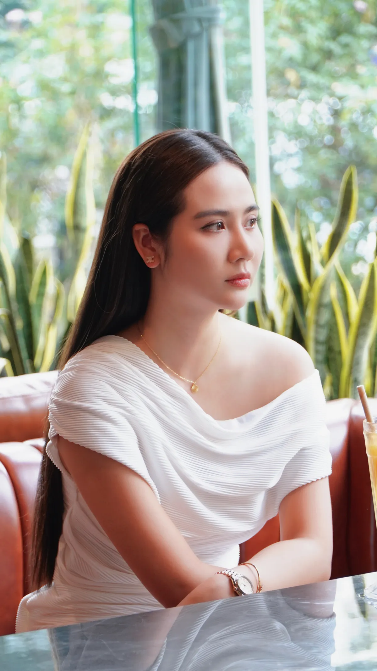 Phong c&aacute;ch thời trang thăng hạng của Huyền Lizzie trong C&aacute;ch em 1 milimet - Ảnh 4.