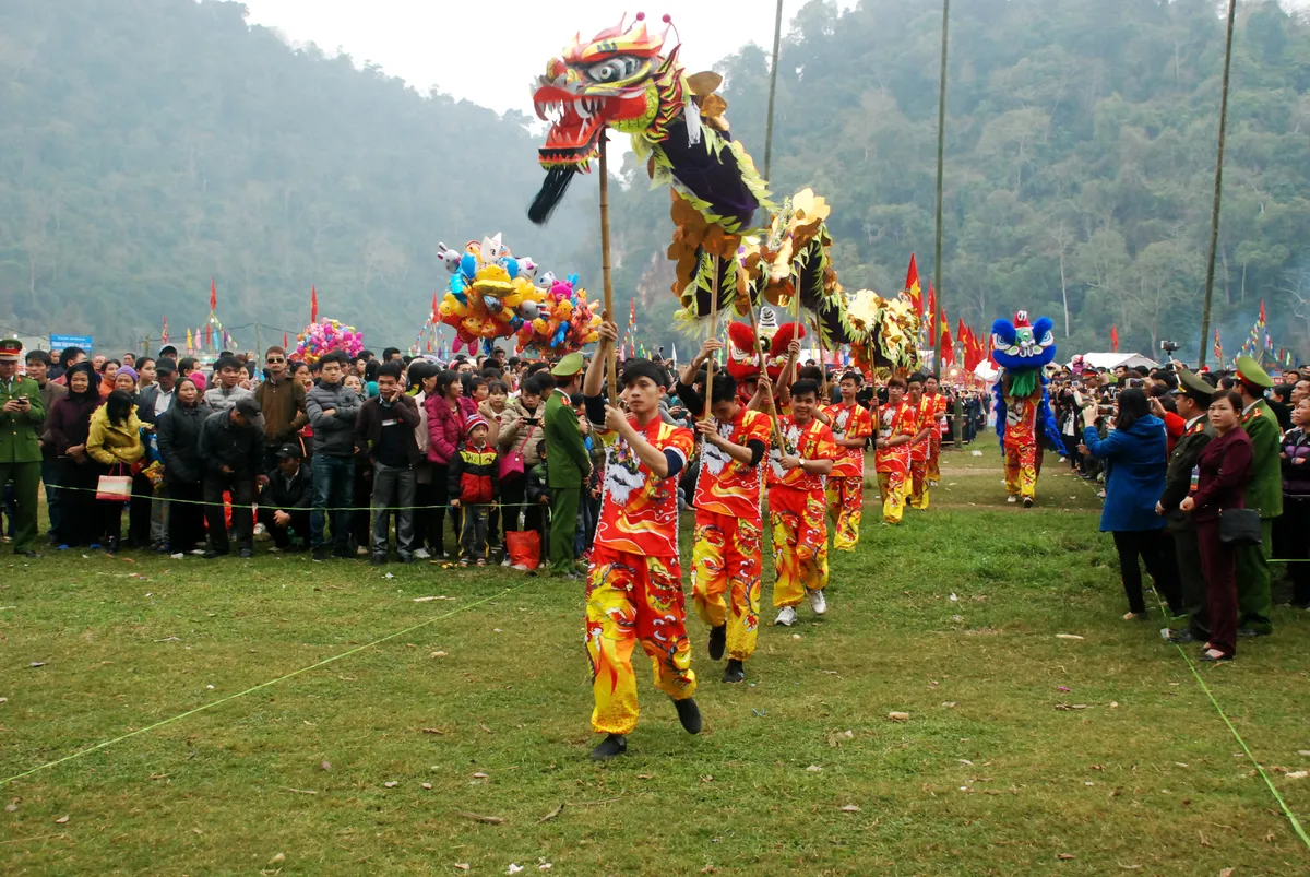 Lễ hội Lồng Tồng: T&iacute;n ngưỡng "cầu an m&ugrave;a vụ" của người T&agrave;y v&agrave; sự chuyển m&igrave;nh th&agrave;nh du lịch văn h&oacute;a- Ảnh 2.