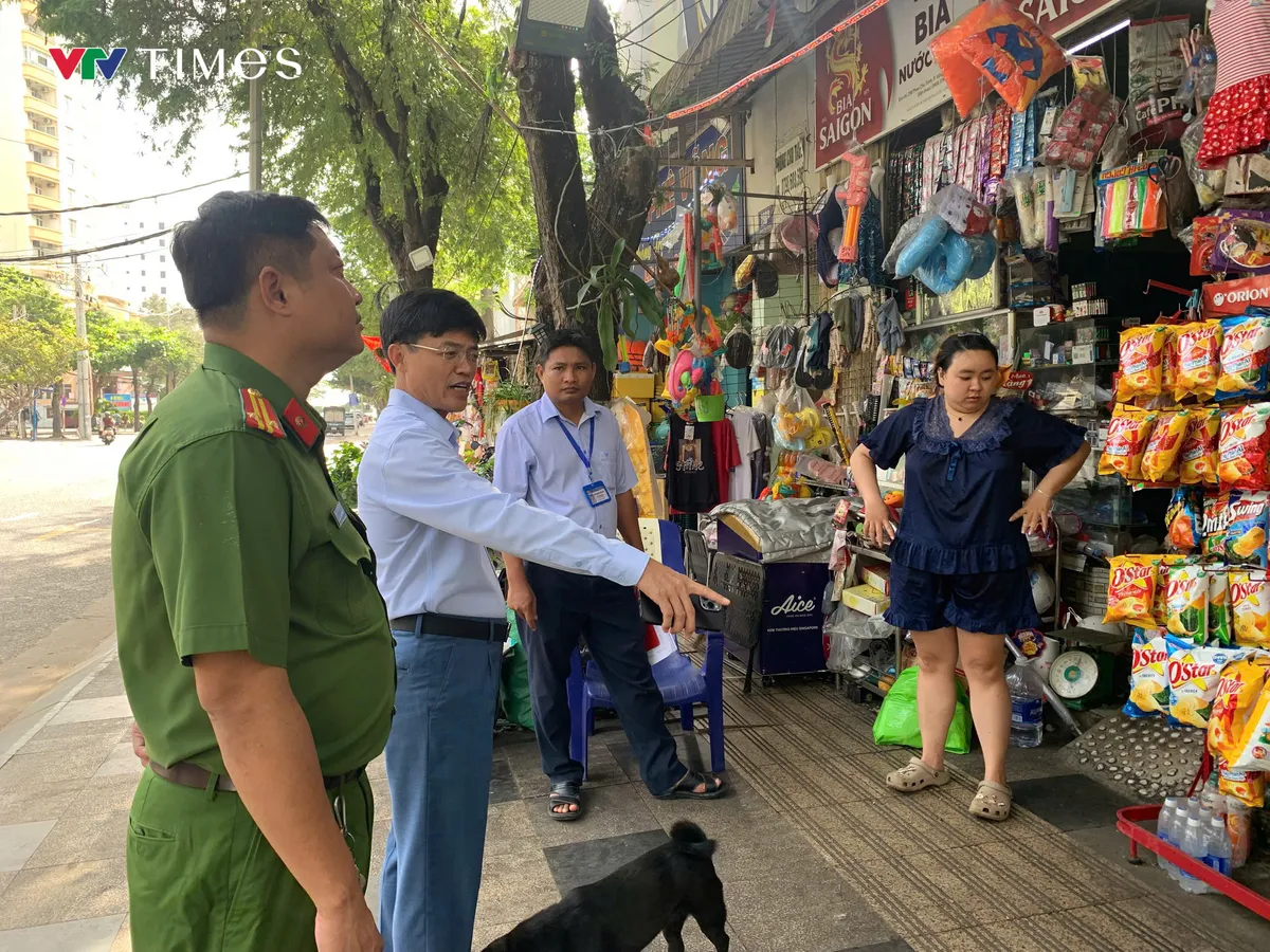 TP Hồ Chí Minh: Phường Vũng Tàu quyết liệt xử lý lấn chiếm lòng đường, vỉa hè - Ảnh 1.