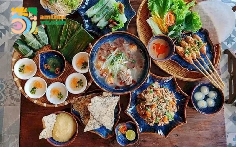  Hải sản miền Trung mang hương vị mặn mòi, chân thật của biển. 