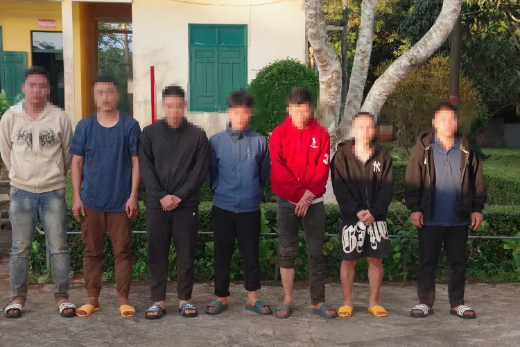 13 người Việt trốn khỏi khu lừa đảo ở Campuchia - Ảnh 1.