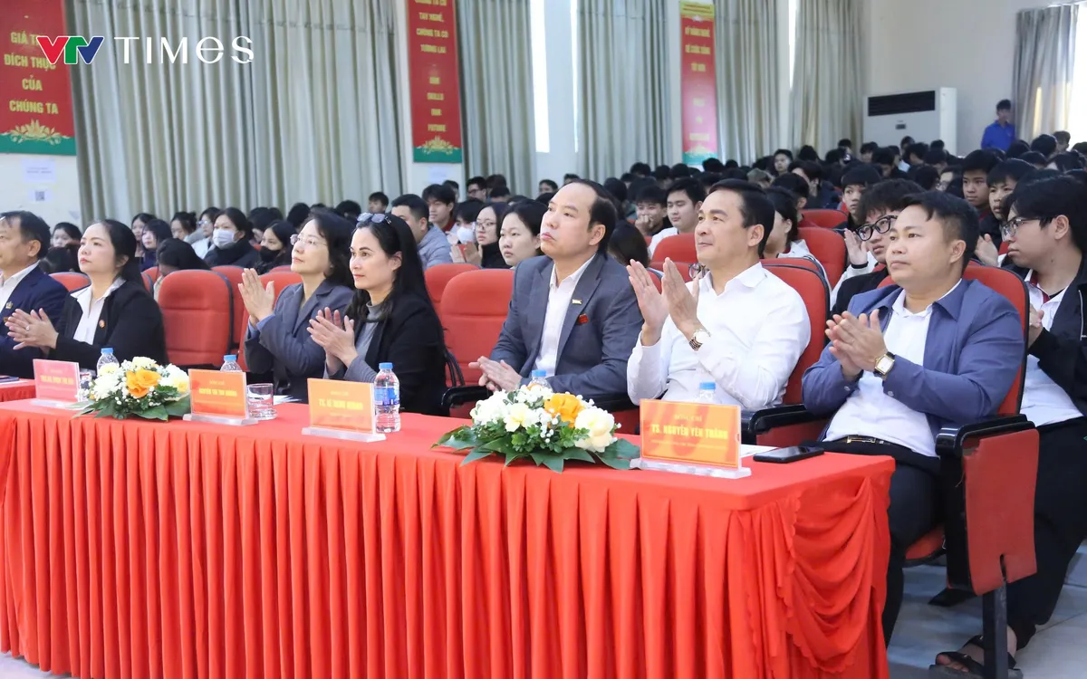 Quang cảnh Lễ tổng kết và trao giải Cuộc thi trực tuyến “Tìm hiểu Luật Phòng, chống tác hại của thuốc lá”.