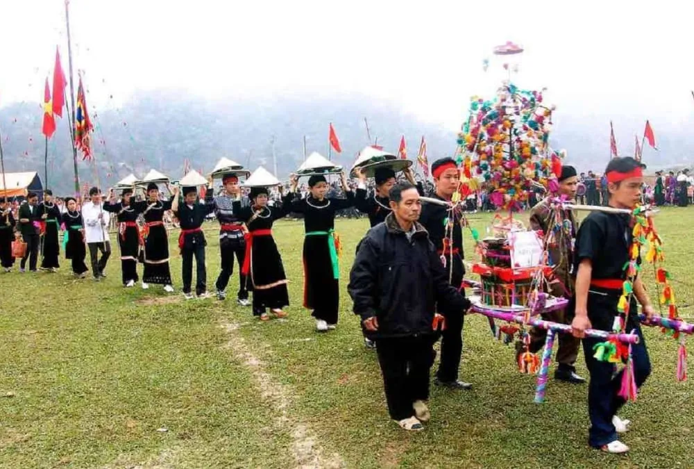 Lễ hội Lồng Tồng: T&iacute;n ngưỡng "cầu an m&ugrave;a vụ" của người T&agrave;y v&agrave; sự chuyển m&igrave;nh th&agrave;nh du lịch văn h&oacute;a- Ảnh 1.