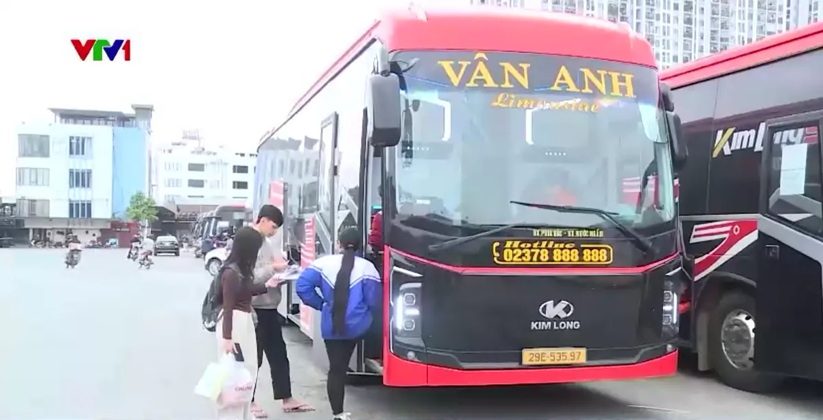 Linh hoạt tăng xe chở kh&aacute;ch đi lại dịp Tết Dương lịch - Ảnh 1.