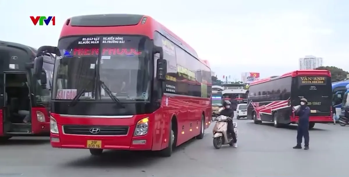 Linh hoạt tăng xe chở kh&aacute;ch đi lại dịp Tết Dương lịch - Ảnh 2.