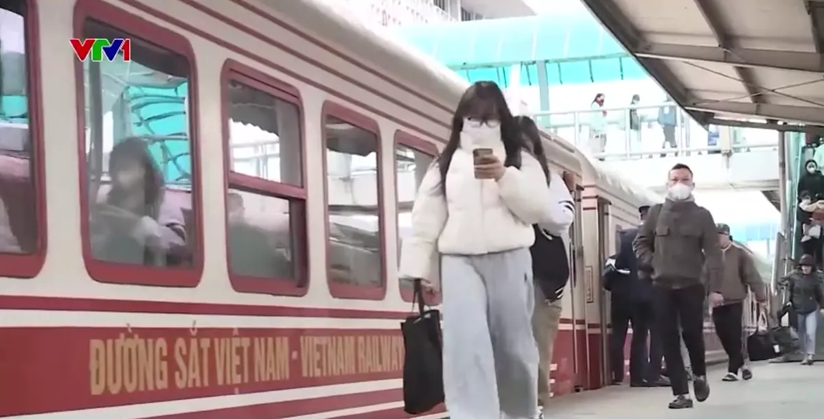 Linh hoạt tăng xe chở kh&aacute;ch đi lại dịp Tết Dương lịch - Ảnh 6.