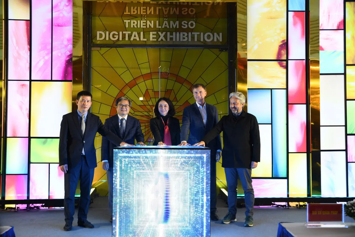 Ra mắt kh&ocirc;ng gian triển l&atilde;m số &ldquo;H&agrave; Nội Rạng Rỡ - &Aacute;nh s&aacute;ng v&agrave; Di sản&rdquo; tại trung t&acirc;m Thủ đ&ocirc; - Ảnh 1.