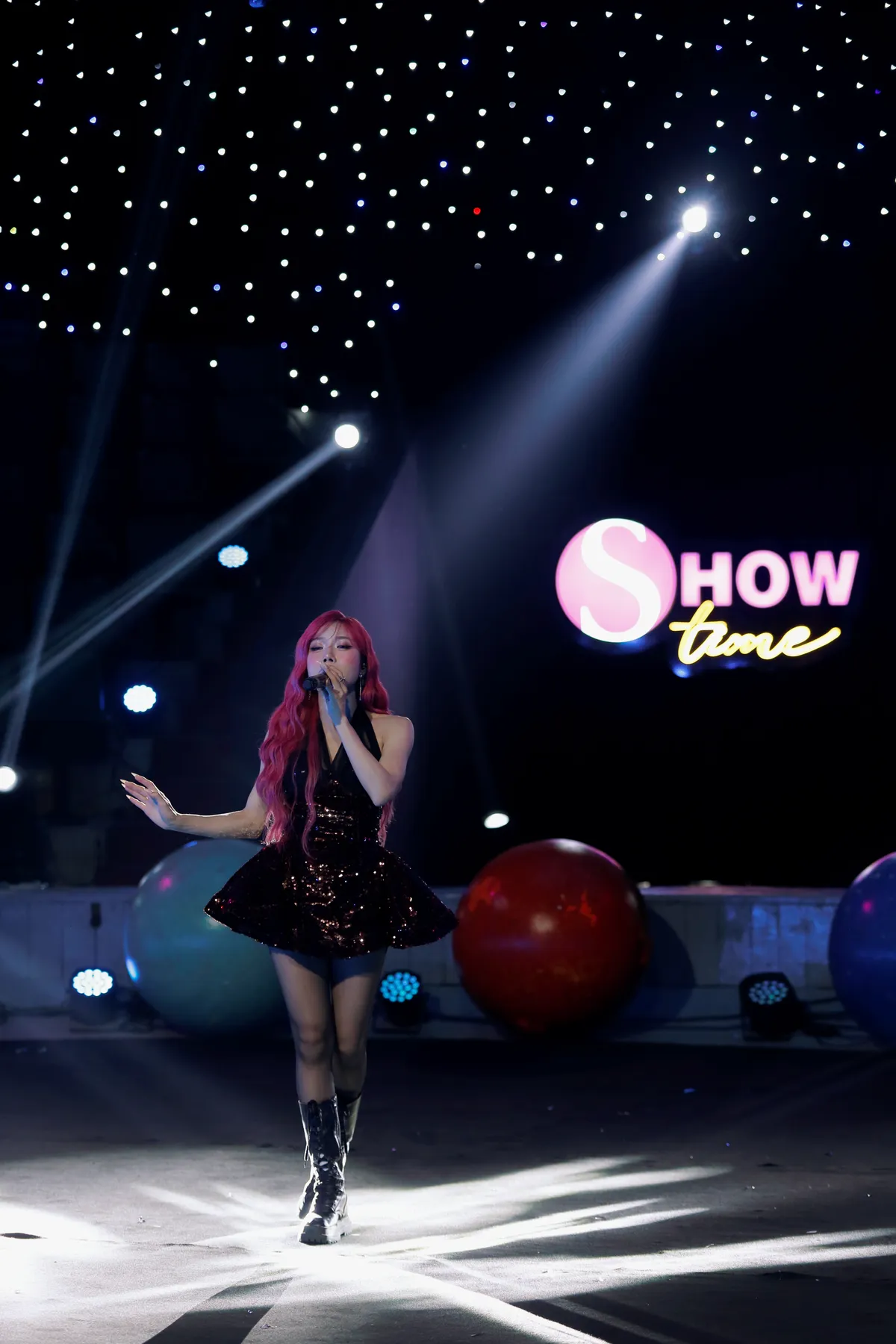 Trang Ph&aacute;p được ho&agrave;n th&agrave;nh ước mơ thuở b&eacute; tại Show Times  - Ảnh 11.