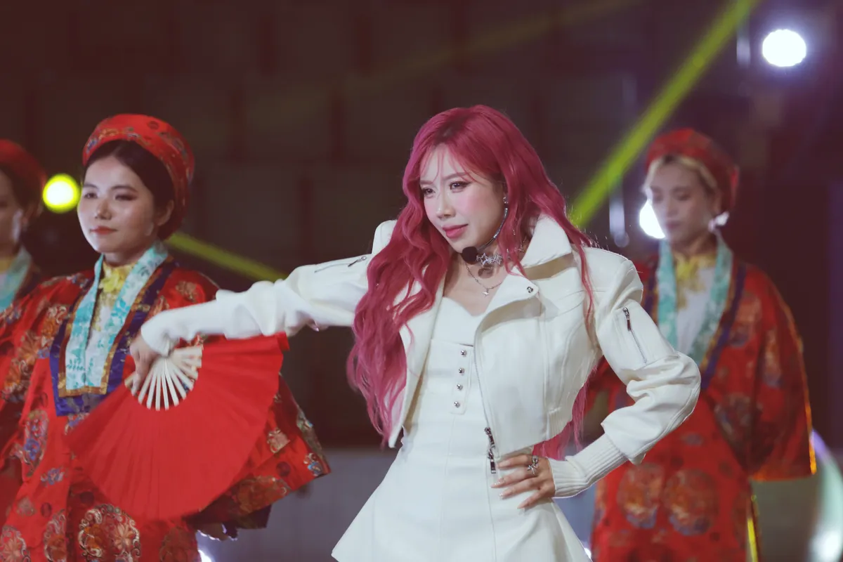 Trang Ph&aacute;p được ho&agrave;n th&agrave;nh ước mơ thuở b&eacute; tại Show Times  - Ảnh 10.