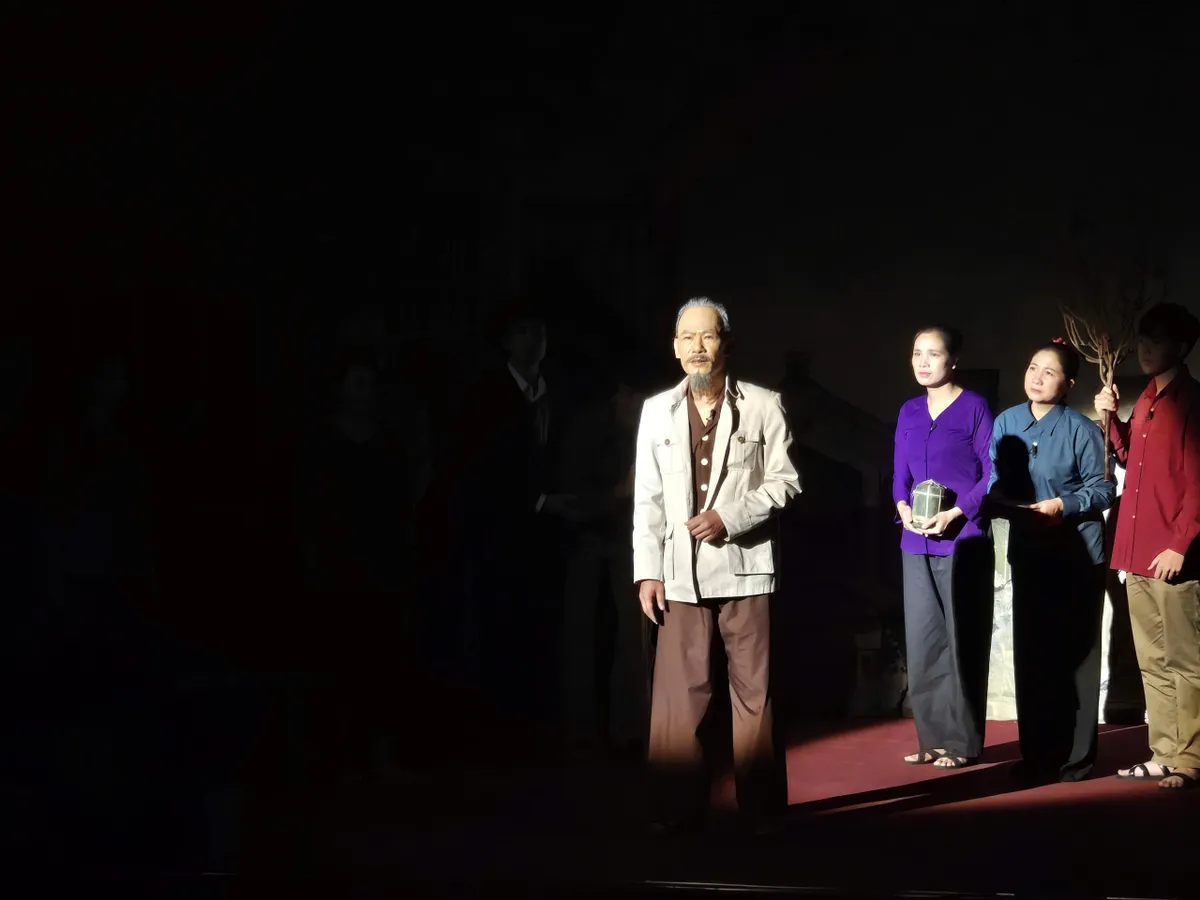 Đưa t&aacute;c phẩm kịch n&oacute;i x&uacute;c động về B&aacute;c Hồ v&agrave;o kh&ocirc;ng gian Bảo t&agrave;ng Hồ Ch&iacute; Minh - Ảnh 3.