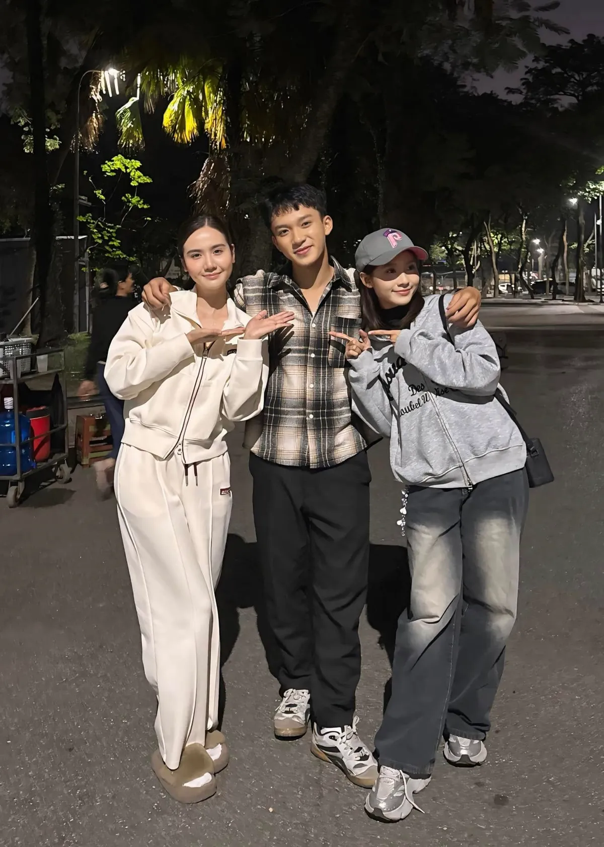 Cách em 1 milimet: Hé lộ cảnh siêu lãng mạn của Viễn - Ngân ở chặng cuối phim - Ảnh 4.