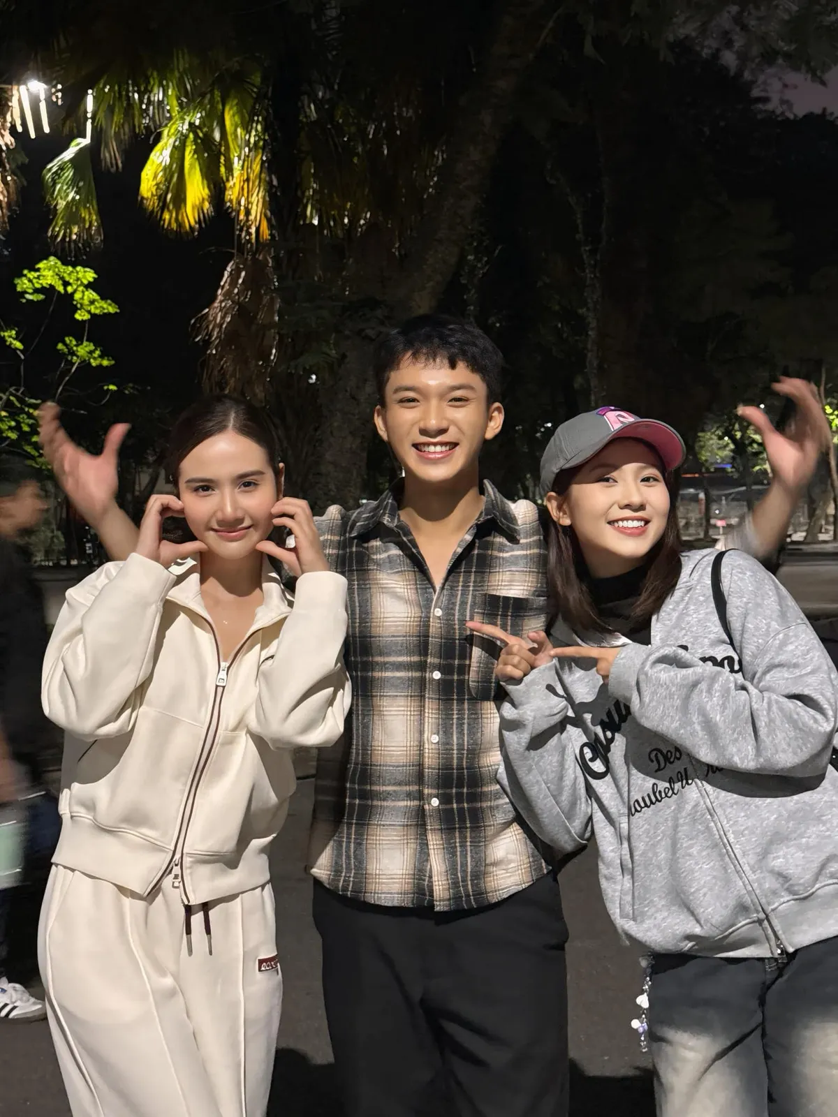 Cách em 1 milimet: Hé lộ cảnh siêu lãng mạn của Viễn - Ngân ở chặng cuối phim - Ảnh 3.