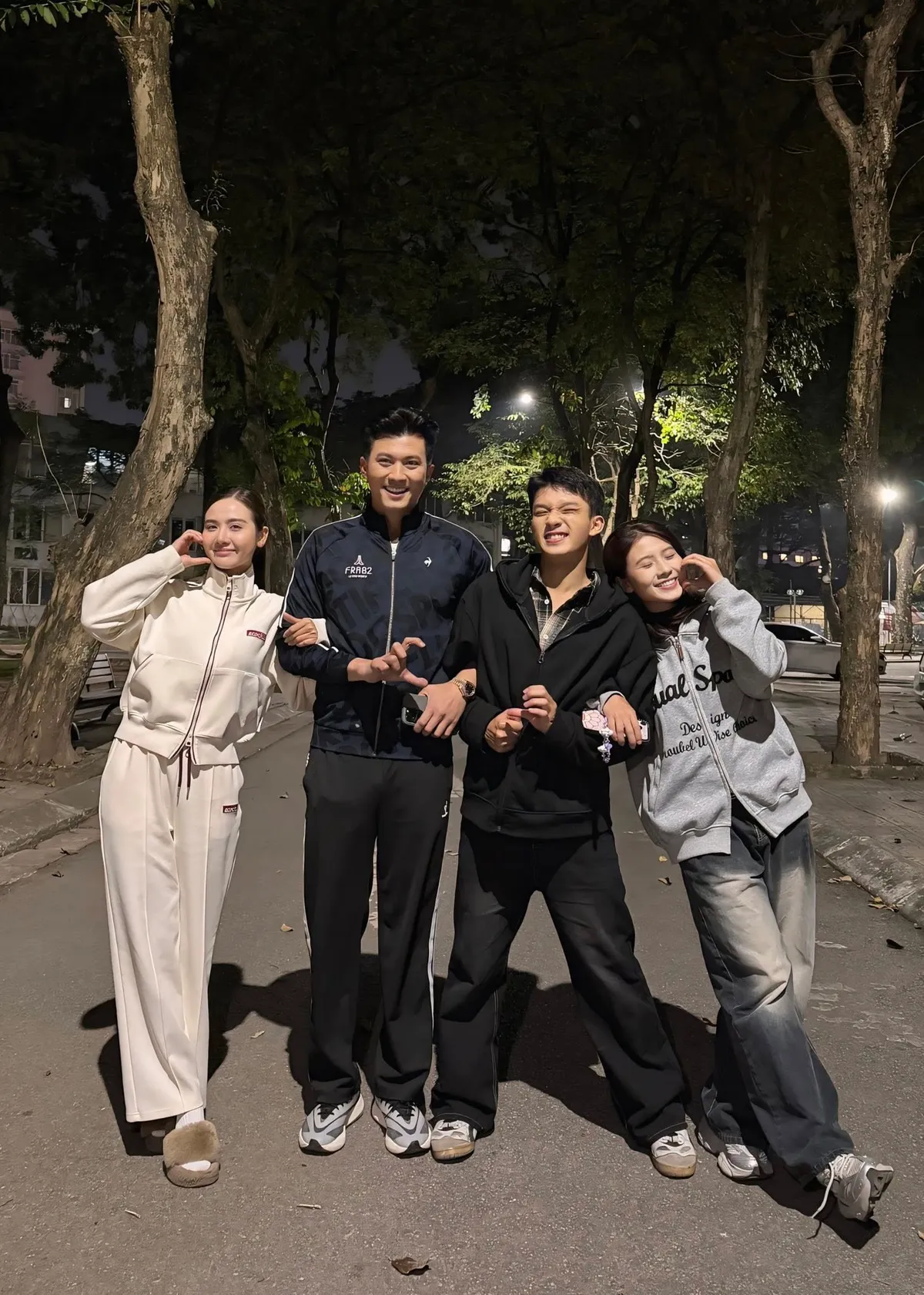 Cách em 1 milimet: Hé lộ cảnh siêu lãng mạn của Viễn - Ngân ở chặng cuối phim - Ảnh 1.