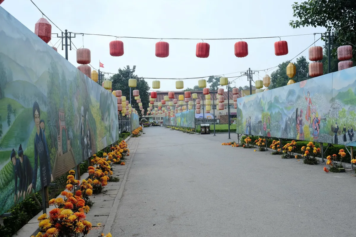 Bộ tranh li&ecirc;n ho&agrave;n &ldquo;Ch&agrave;o Việt Nam &ndash; Qu&ecirc; hương t&ocirc;i&rdquo; đ&oacute;n nhận kỷ lục Việt Nam - Ảnh 7.