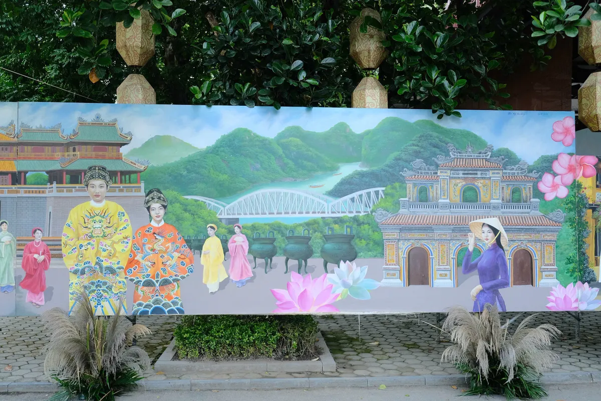 Bộ tranh li&ecirc;n ho&agrave;n &ldquo;Ch&agrave;o Việt Nam &ndash; Qu&ecirc; hương t&ocirc;i&rdquo; đ&oacute;n nhận kỷ lục Việt Nam - Ảnh 6.