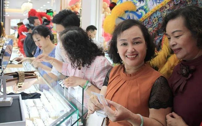 Tại sao người Việt chuộng v&agrave;ng miếng hơn trang sức khi đầu tư?- Ảnh 1.