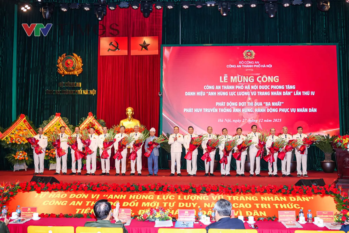 Bộ trưởng Bộ C&ocirc;ng an: Danh hiệu Anh h&ugrave;ng LLVTND lần thứ IV l&agrave; minh chứng cho những cống hiến của C&ocirc;ng an H&agrave; Nội - Ảnh 7.