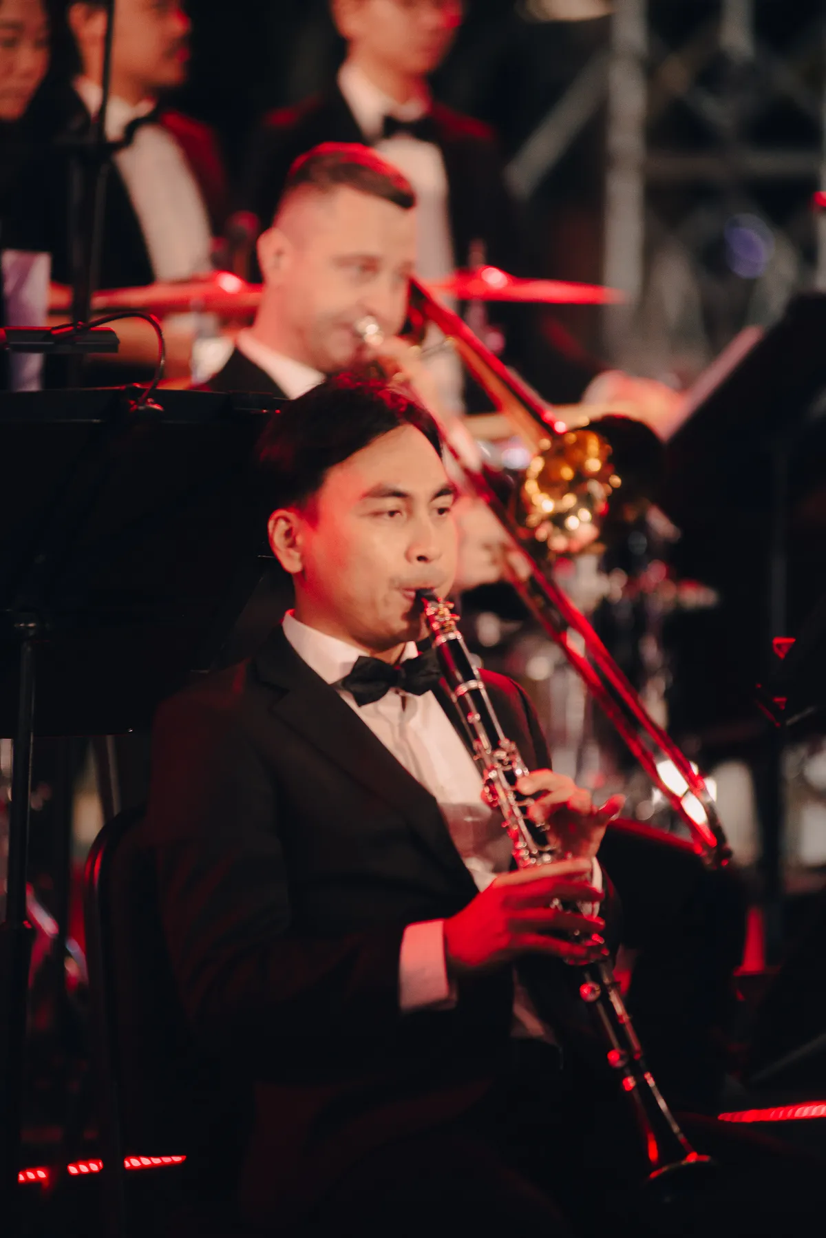 Hà Anh Tuấn và nhạc trưởng Đồng Quang Vinh "mềm hóa" chính luận bằng âm nhạc trong Dấu ấn 2025 - Ảnh 5.