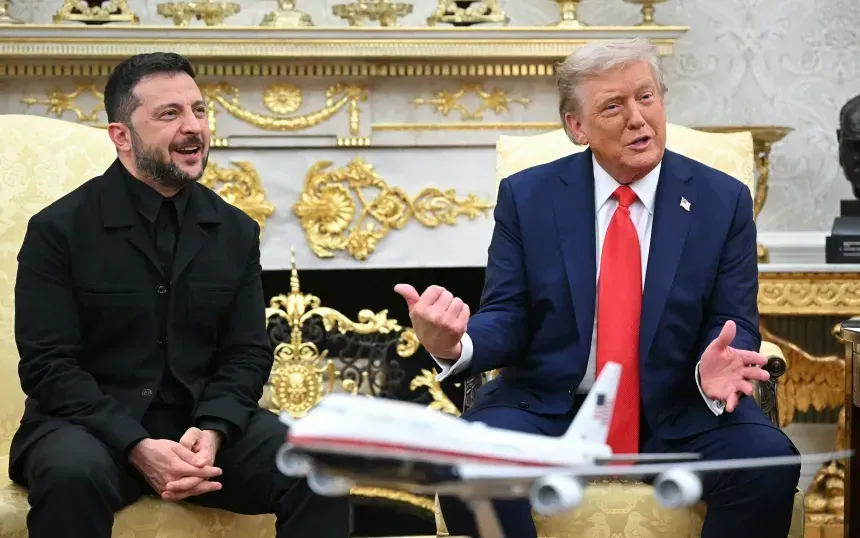 Tổng thống Zelensky (trái) và Tổng thống Trump trong cuộc họp tại Nhà Trắng hồi tháng 2/2025 (Ảnh: AFP)