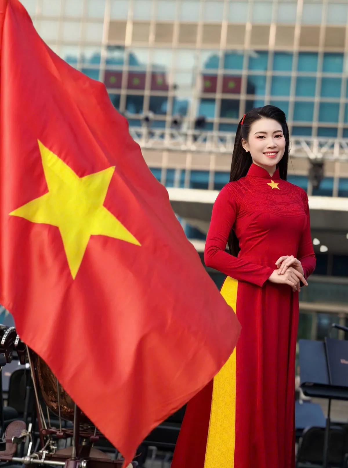 BTV Ho&agrave;i Anh flex hậu trường đi l&agrave;m, MC Th&ugrave;y Linh rạng rỡ sau 1 tuần sinh con - Ảnh 7.