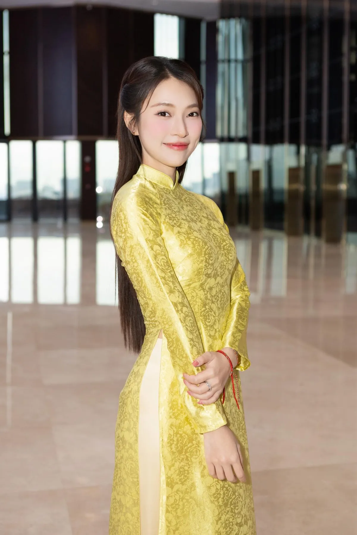 BTV Ho&agrave;i Anh flex hậu trường đi l&agrave;m, MC Th&ugrave;y Linh rạng rỡ sau 1 tuần sinh con - Ảnh 5.