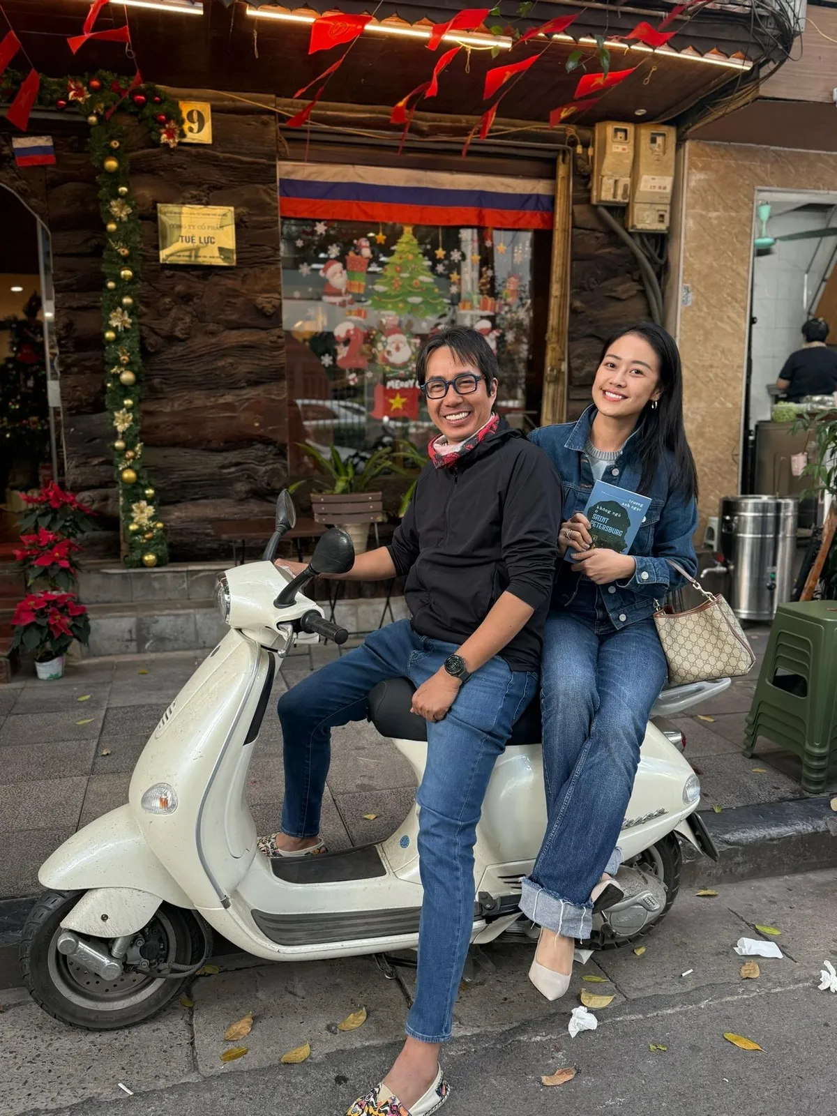 BTV Ho&agrave;i Anh flex hậu trường đi l&agrave;m, MC Th&ugrave;y Linh rạng rỡ sau 1 tuần sinh con - Ảnh 8.