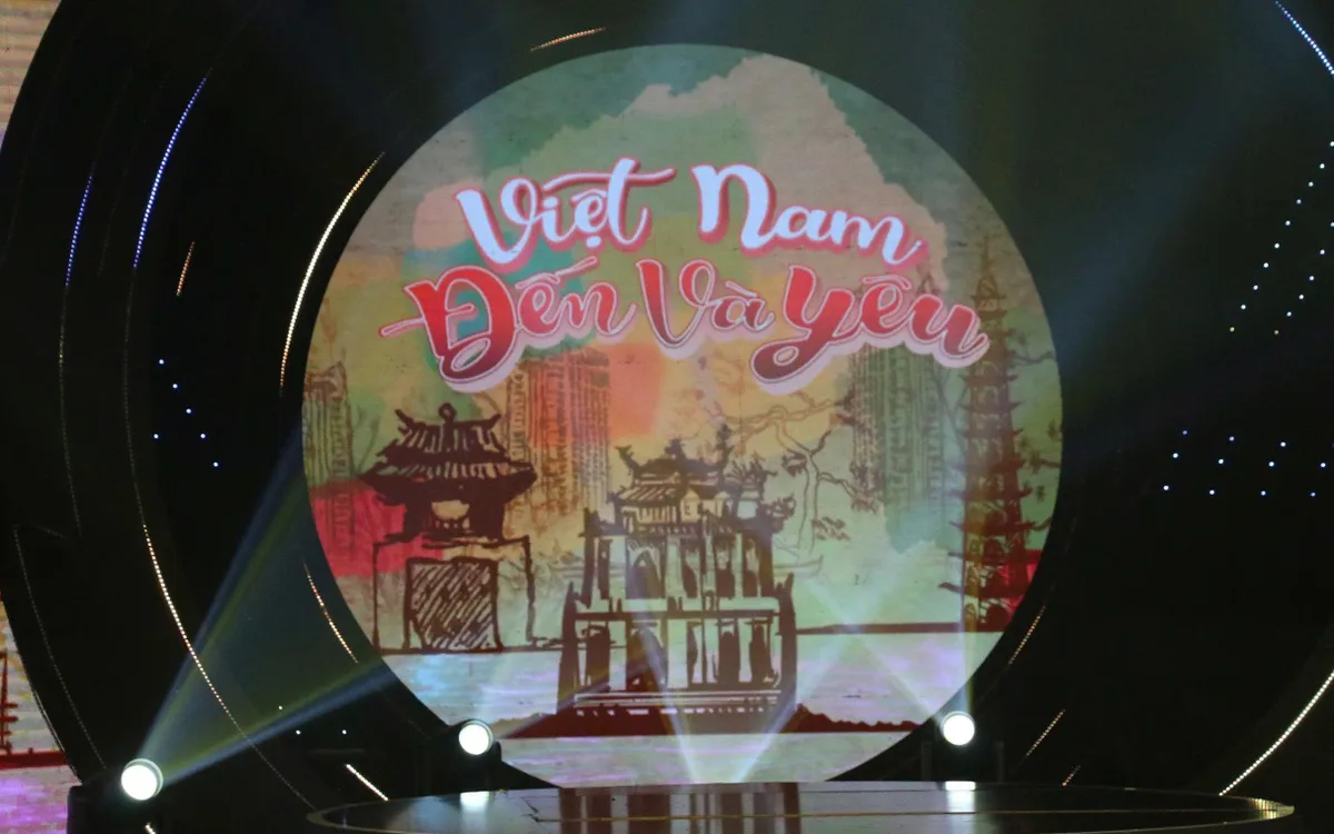 Gala 'Việt Nam - Đến v&agrave; Y&ecirc;u' trở lại với kh&aacute;n giả, l&ecirc;n s&oacute;ng VTV4 v&agrave;o ng&agrave;y 31/12/2025. - Ảnh 1.