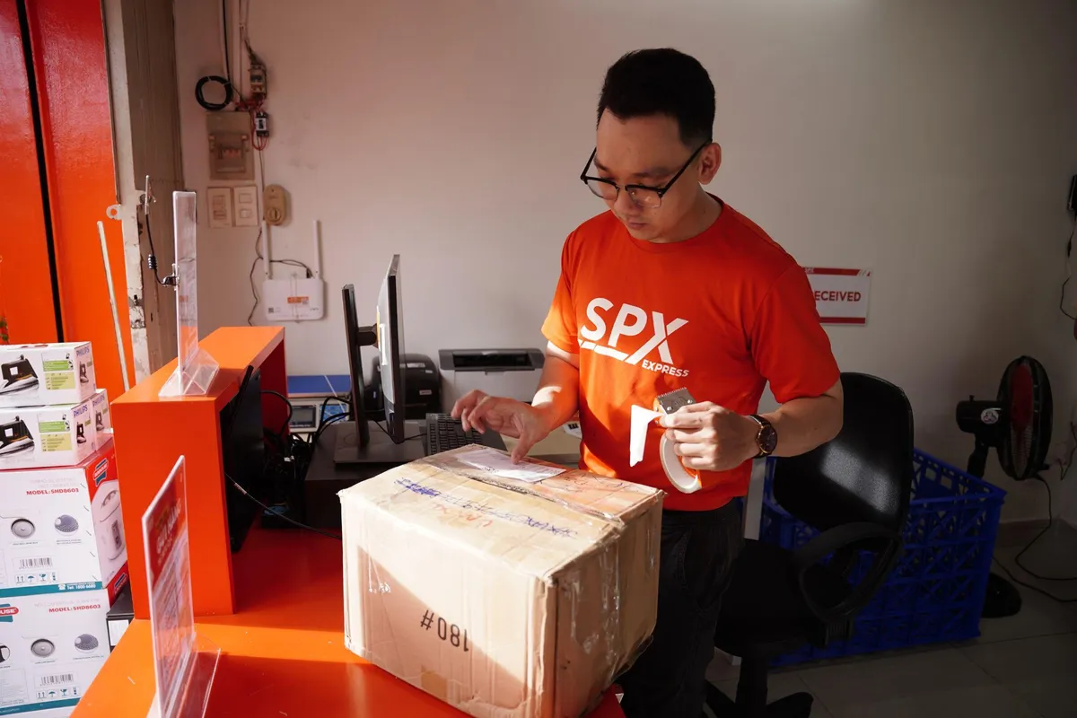 SPX Express mở rộng bưu cục, phục vụ gửi hàng cá nhân dịp cao điểm- Ảnh 3. SPX Express mở rộng bưu cục, phục vụ gửi hàng cá nhân dịp cao điểm- Ảnh 3.