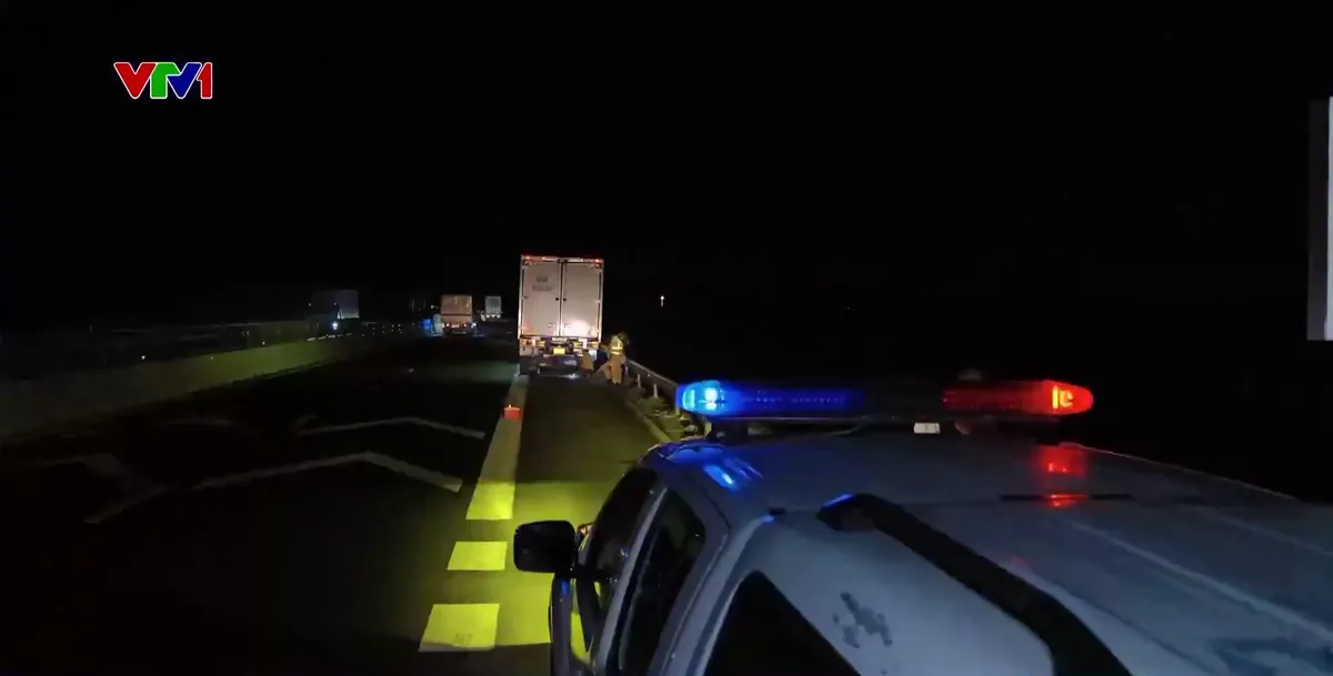 Giữ an toàn trên cao tốc 2 làn xe - Ảnh 3.