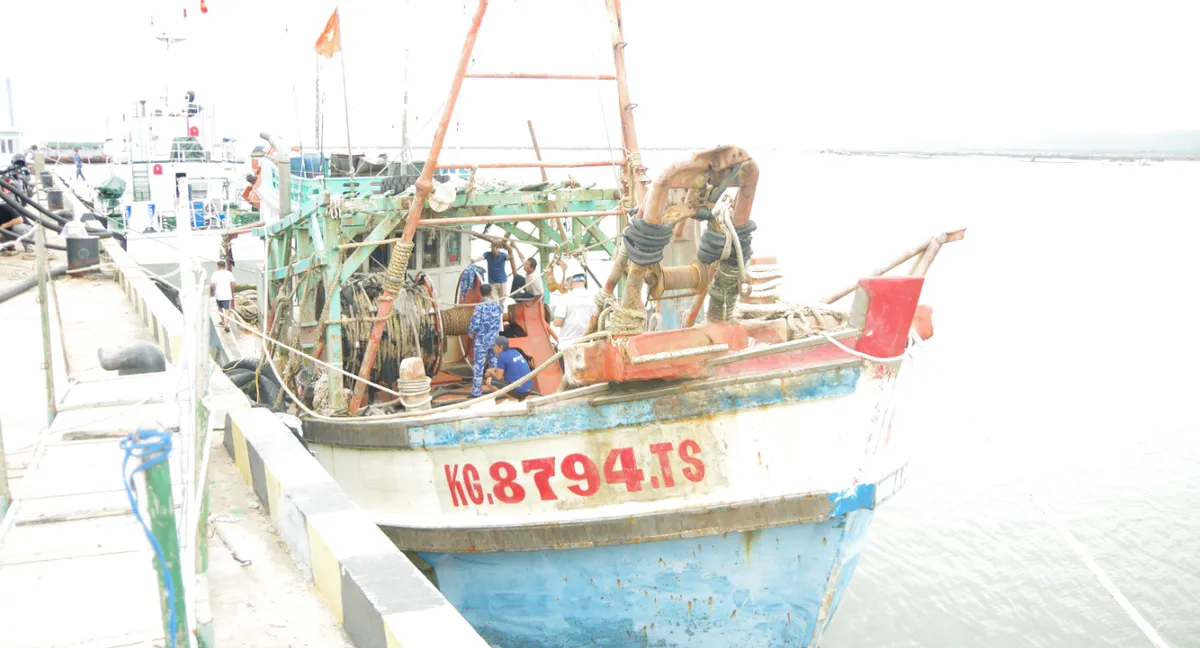Bộ Tư lệnh V&ugrave;ng Cảnh s&aacute;t biển 3 bắt giữ nhiều phương tiện vận chuyển h&agrave;ng h&oacute;a kh&ocirc;ng r&otilde; nguồn gốc- Ảnh 1.