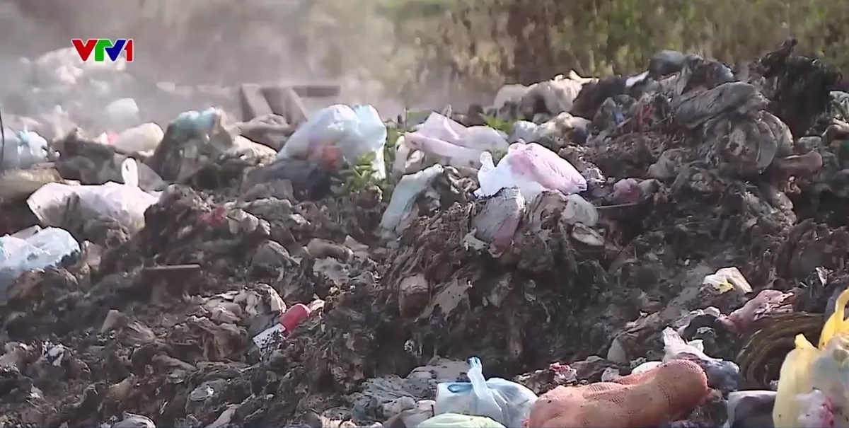 Xử l&yacute; r&aacute;c thải &ndash; vấn đề nan giải của nhiều địa phương - Ảnh 1.