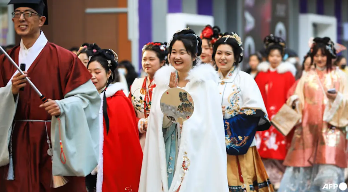 B&ugrave;ng nổ l&agrave;n s&oacute;ng &ldquo;tự tin văn h&oacute;a&rdquo; tại Trung Quốc- Ảnh 1.